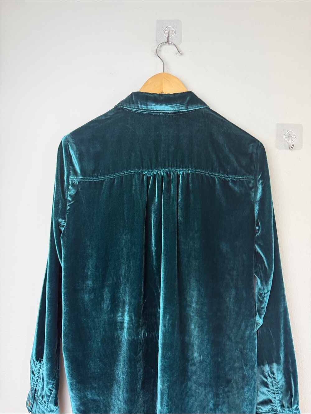 NEW Anthropologie Pilcro Velvet Hadley Relaxed Button Down Shirt Green Small Top - Picture 12 of 16